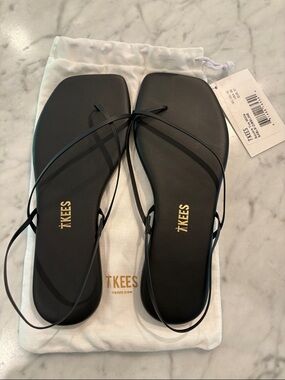 TKEES Black Minimalist Strappy Leather Sandals